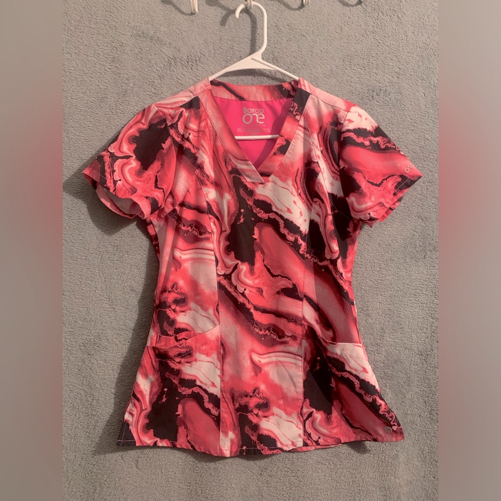 Barco One women’s Scrubs Top XS pink and black, Marble print. Like New!!